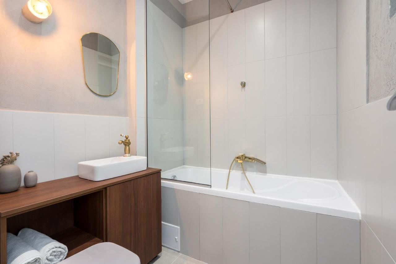 Crystal 3Bdr Apartment In Center บูคาเรสต์ ภายนอก รูปภาพ
