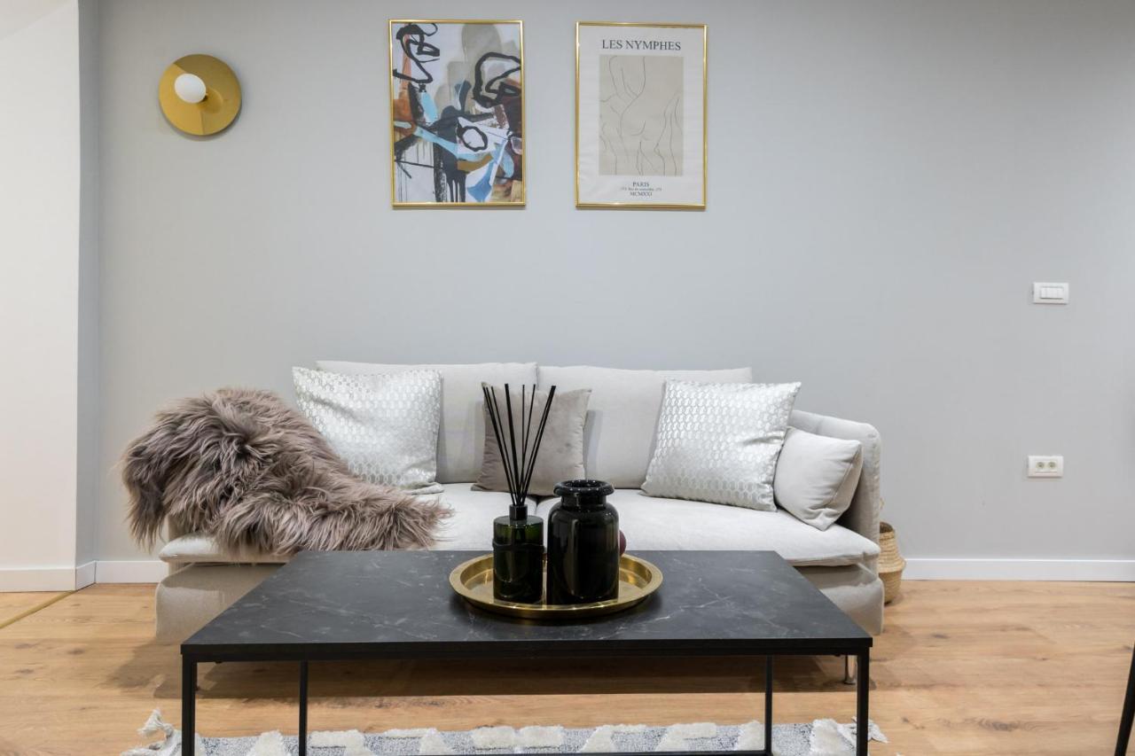Crystal 3Bdr Apartment In Center บูคาเรสต์ ภายนอก รูปภาพ