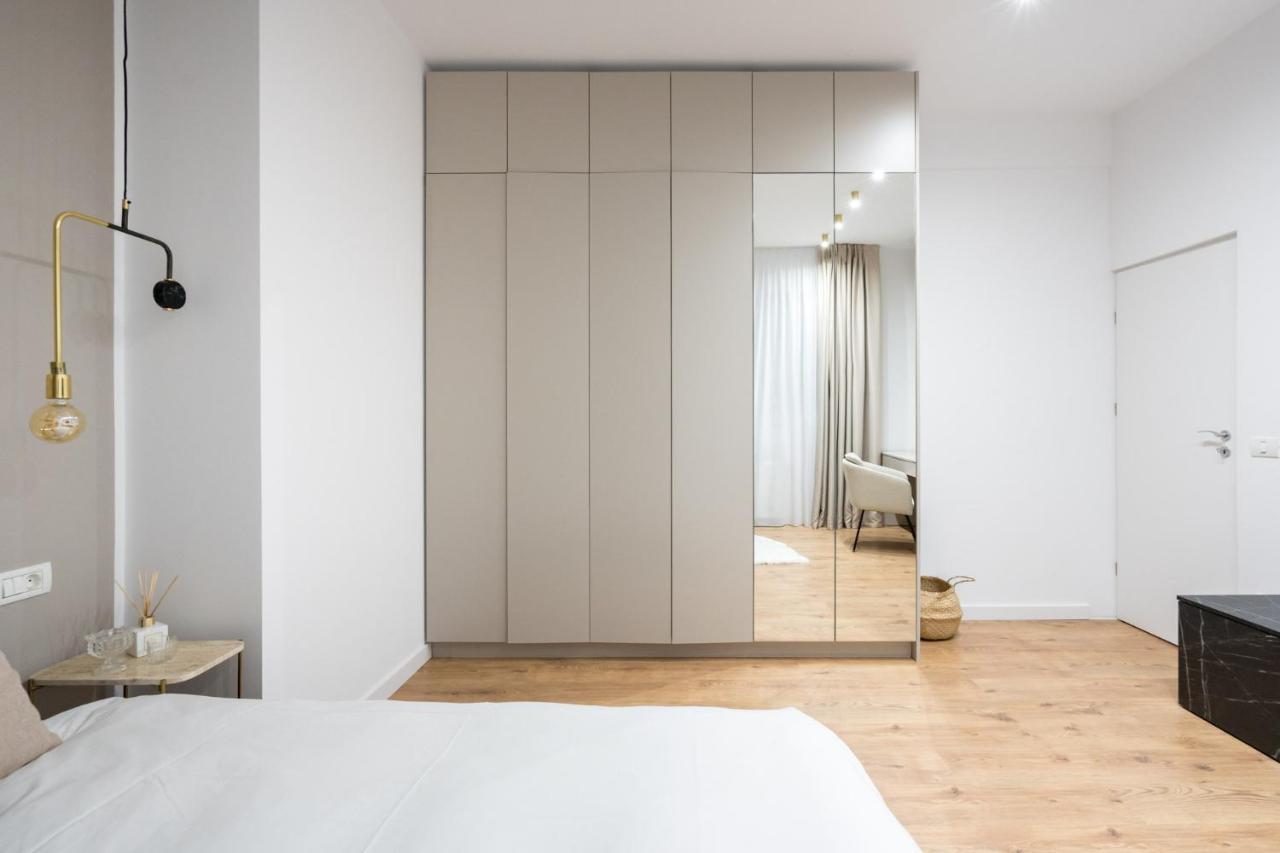Crystal 3Bdr Apartment In Center บูคาเรสต์ ภายนอก รูปภาพ