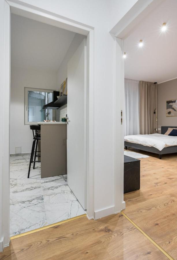 Crystal 3Bdr Apartment In Center บูคาเรสต์ ภายนอก รูปภาพ
